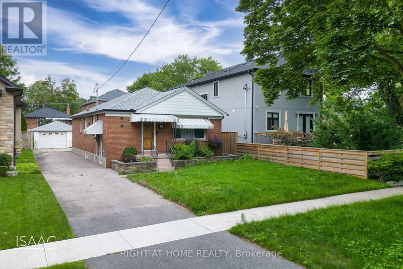 98 Yorkview Drive  Toronto (Stonegate-Queensway), M8Z2G4 | Image 1