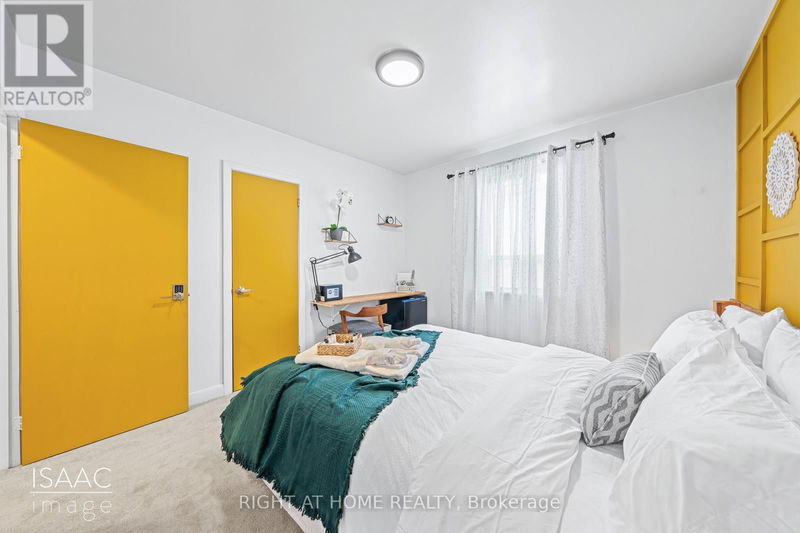 98 Yorkview Drive  Toronto (Stonegate-Queensway), M8Z2G4 | Image 13