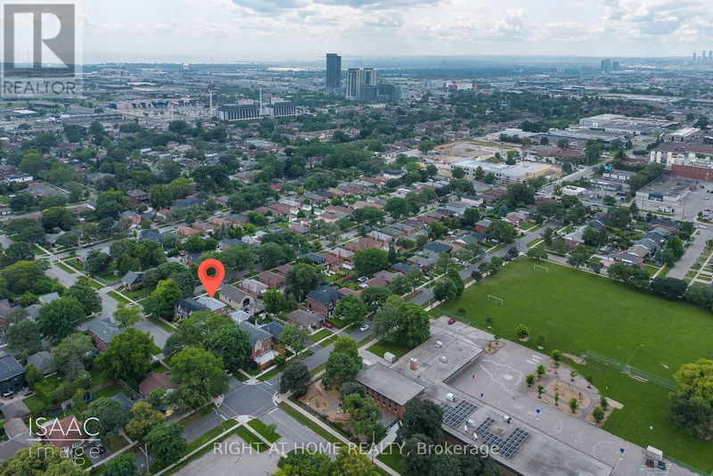 98 Yorkview Drive  Toronto (Stonegate-Queensway), M8Z2G4 | Image 5