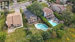 2545 Folkway Drive  Mississauga (Erin Mills), L5L2J9 | Image 2