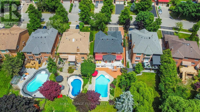 6052 St. Ives Way  Mississauga (East Credit), L5N4M1 | Image 5