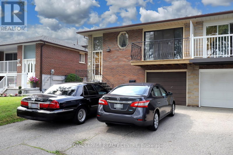 2406 Cashmere Avenue  Mississauga (Cooksville), L5B2M6 | Image 2