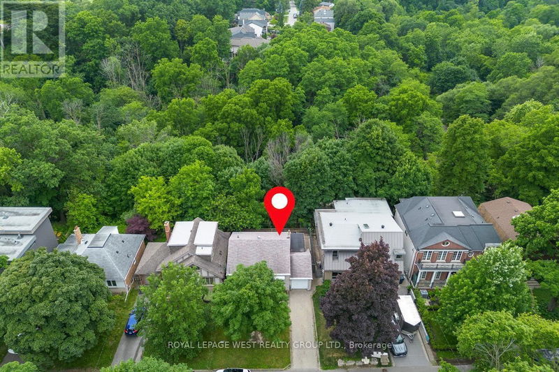 22 Beaucourt Road  Toronto (Stonegate-Queensway), M8Y3G2 | Image 4