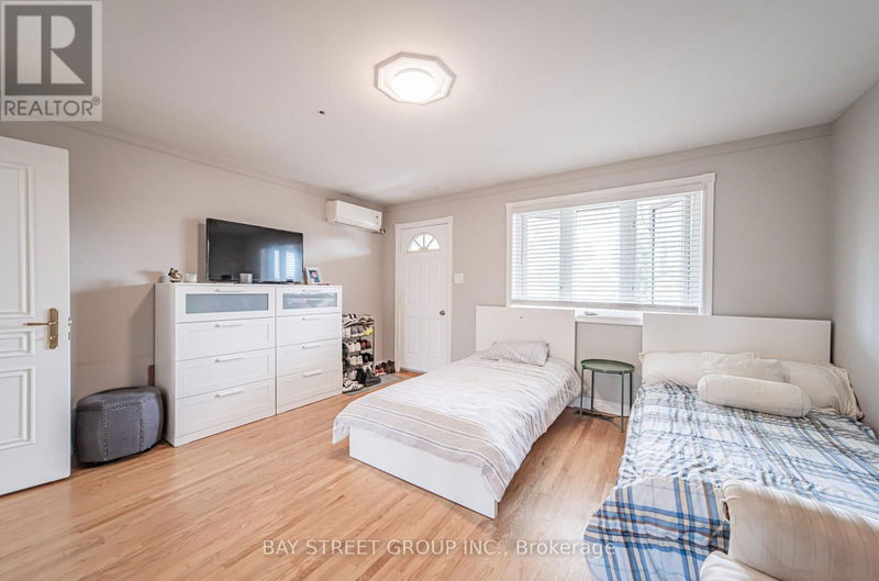 240 Pellatt Avenue  Toronto (Humberlea-Pelmo Park), M9N2P7 | Image 15