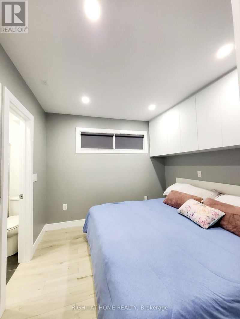 53 Regent Road  Toronto (Downsview-Roding-CFB), M3K1G8 | Image 14