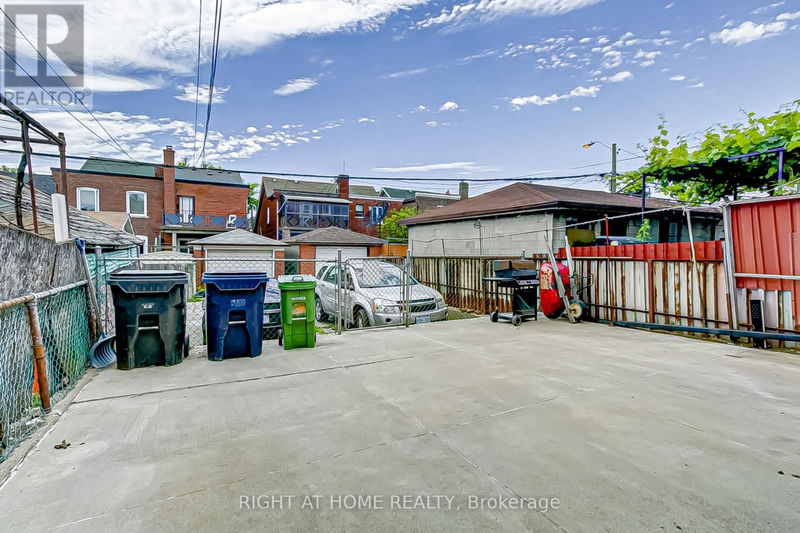 1994 Dufferin Street  Toronto (Corso Italia-Davenport), M6E3R2 | Image 4