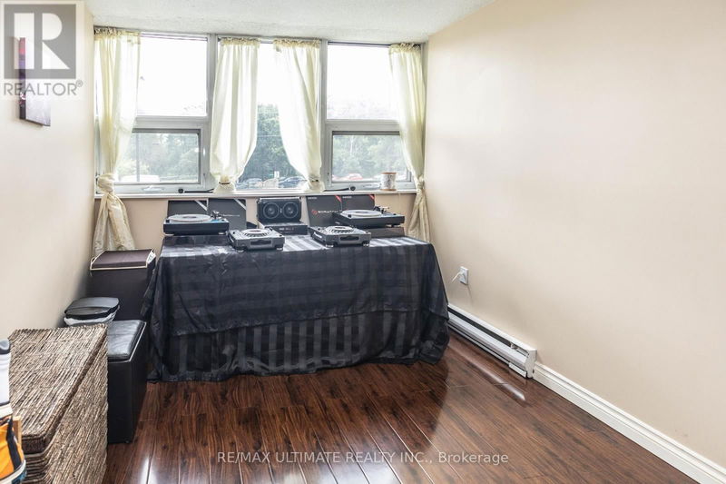  116 - 75 Emmett Avenue  Toronto (Mount Dennis), M6M5A7 | Image 16