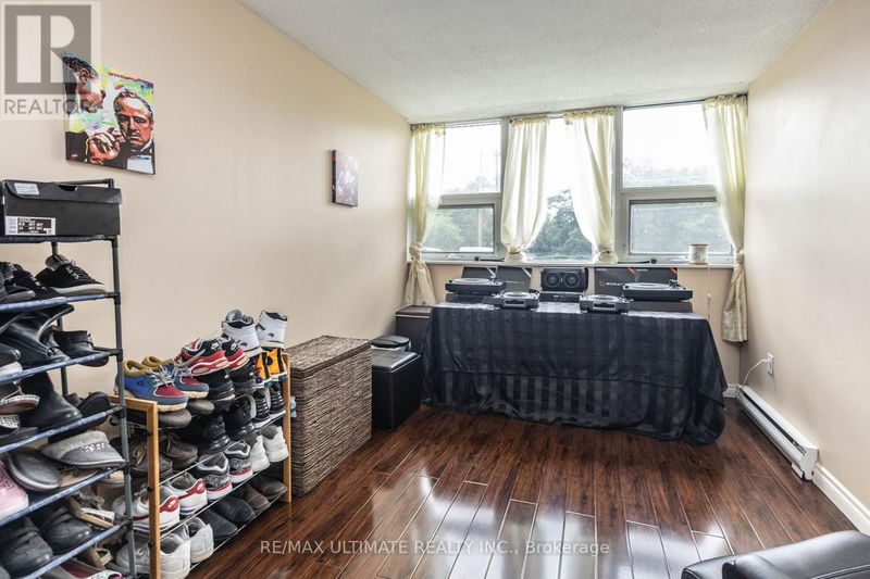  116 - 75 Emmett Avenue  Toronto (Mount Dennis), M6M5A7 | Image 17