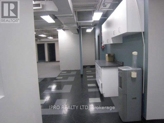 1B - 2020 CLARK BOULEVARD Image 10