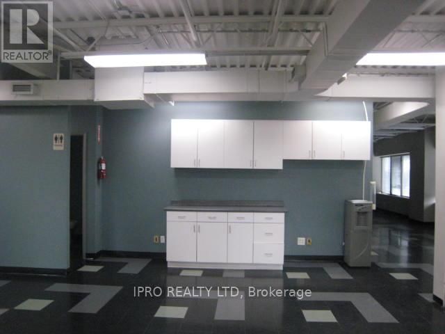 1B - 2020 CLARK BOULEVARD Image 32