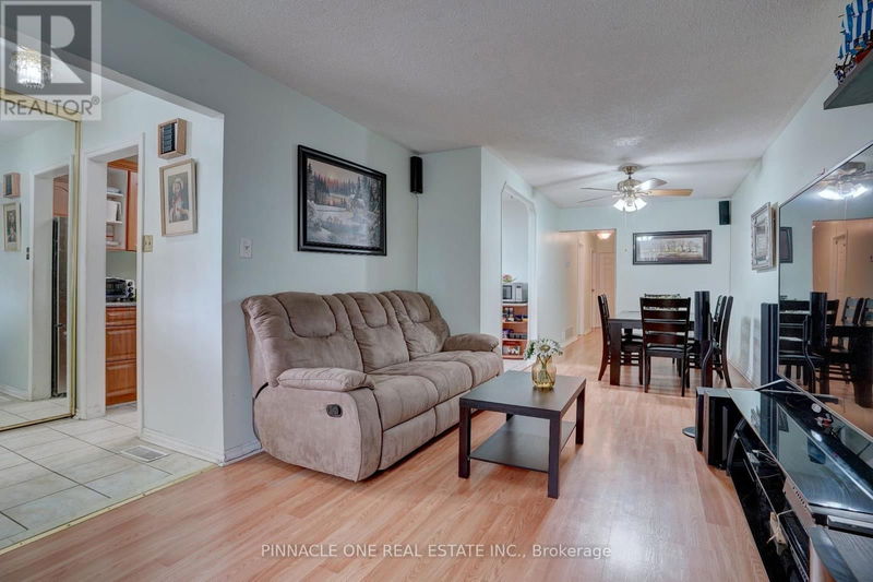 7655 Anaka Drive  Mississauga (Malton), L4T3H8 | Image 4