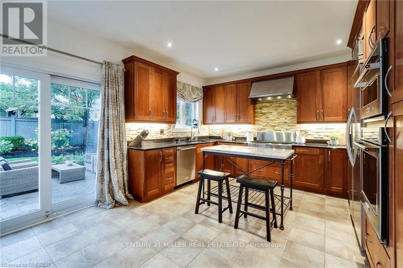 2301 HERTFORDSHIRE Way  Oakville (Iroquois Ridge North), L6H7M5 | Image 17