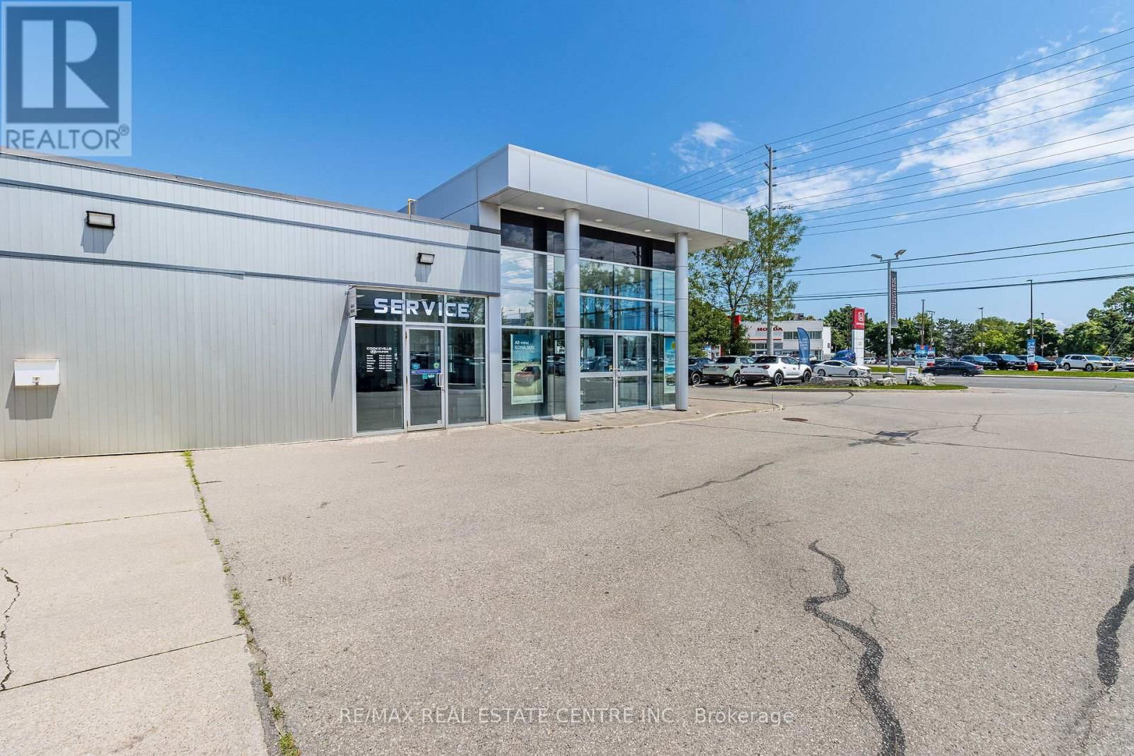 225 DUNDAS STREET E Image 5