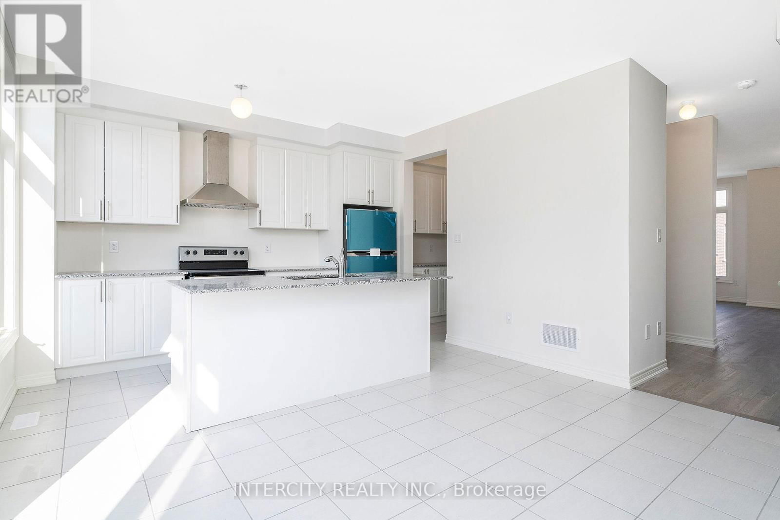 38 - 12 QUEENPOST DRIVE Image 10