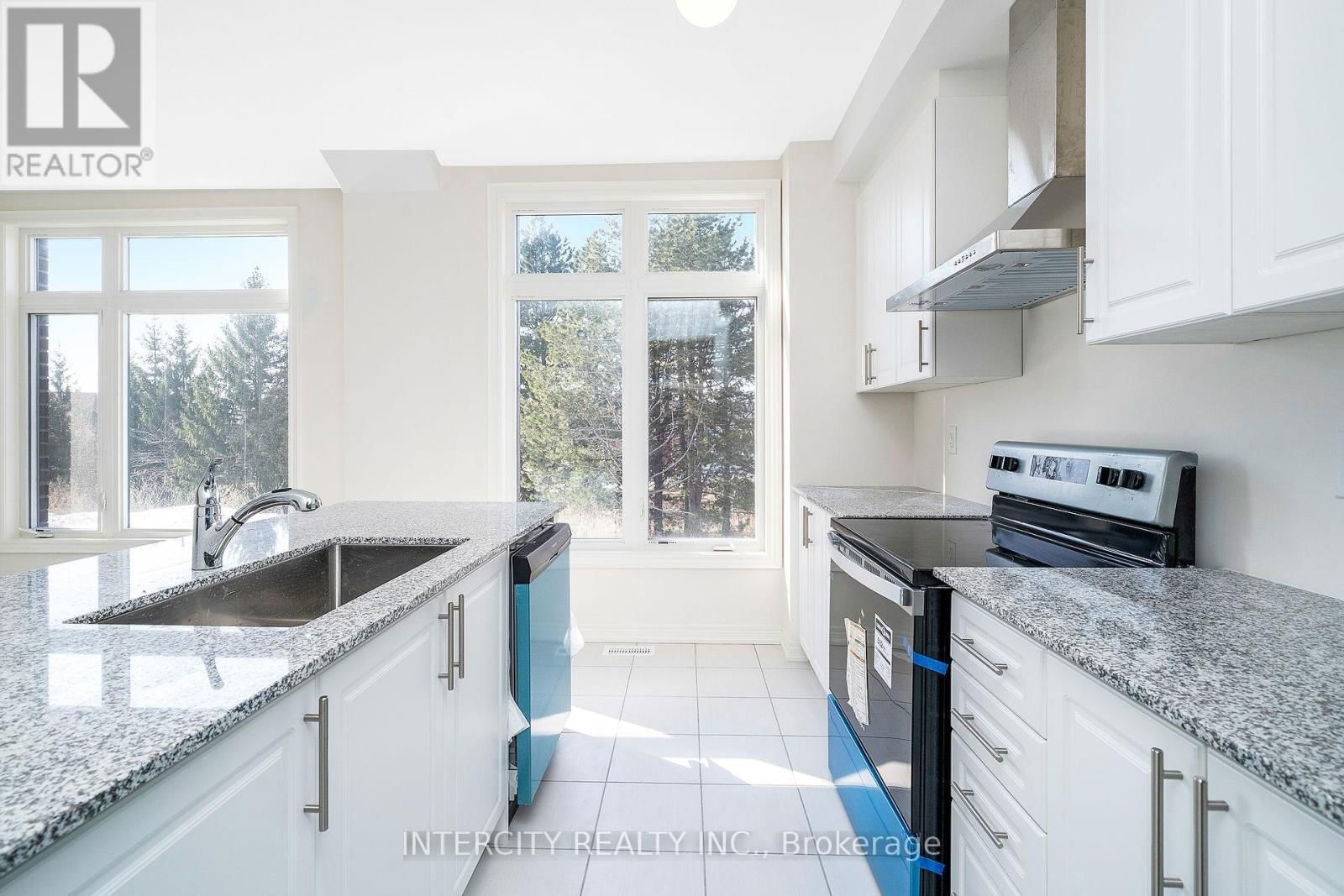 38 - 12 QUEENPOST DRIVE Image 14