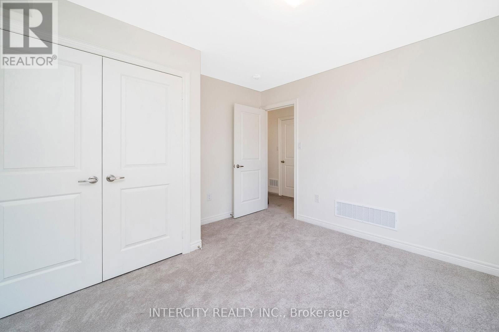 38 - 12 QUEENPOST DRIVE Image 6