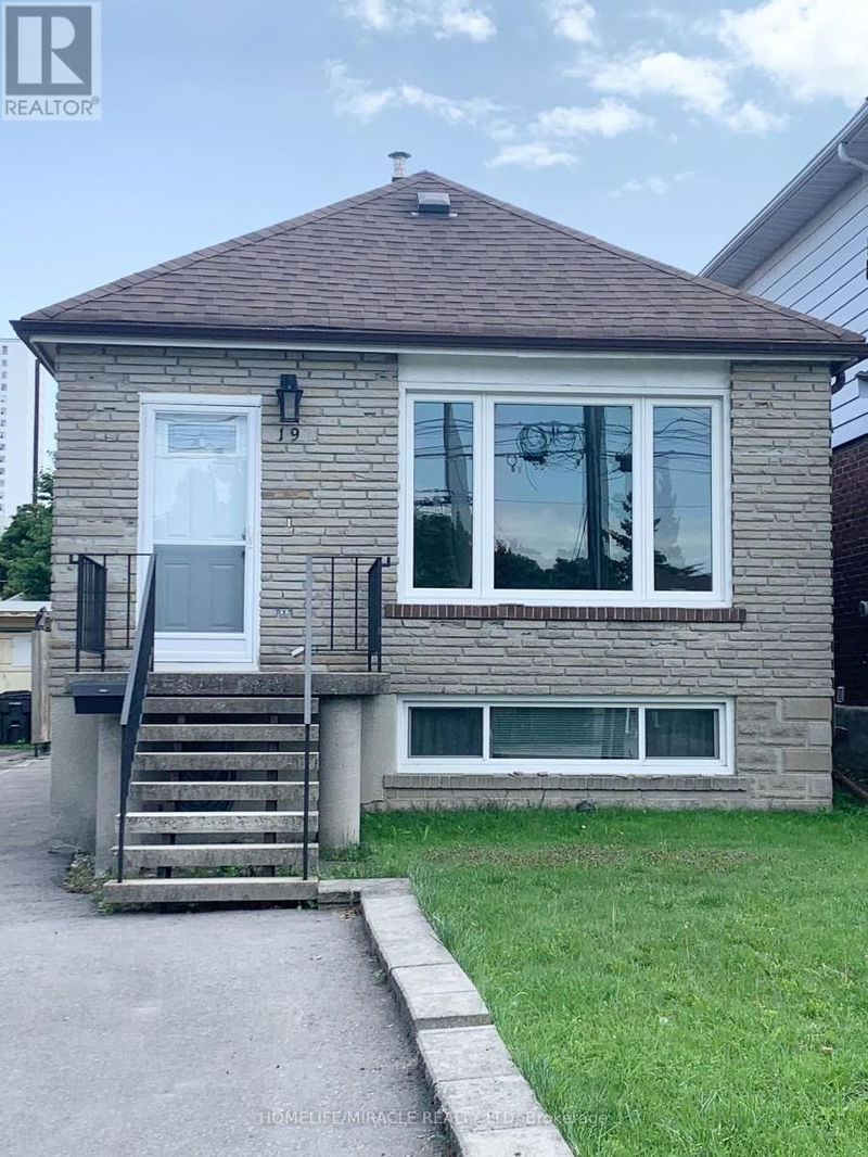 19 Dee Avenue  Toronto (Humberlea-Pelmo Park), M9N1S8 | Image 1