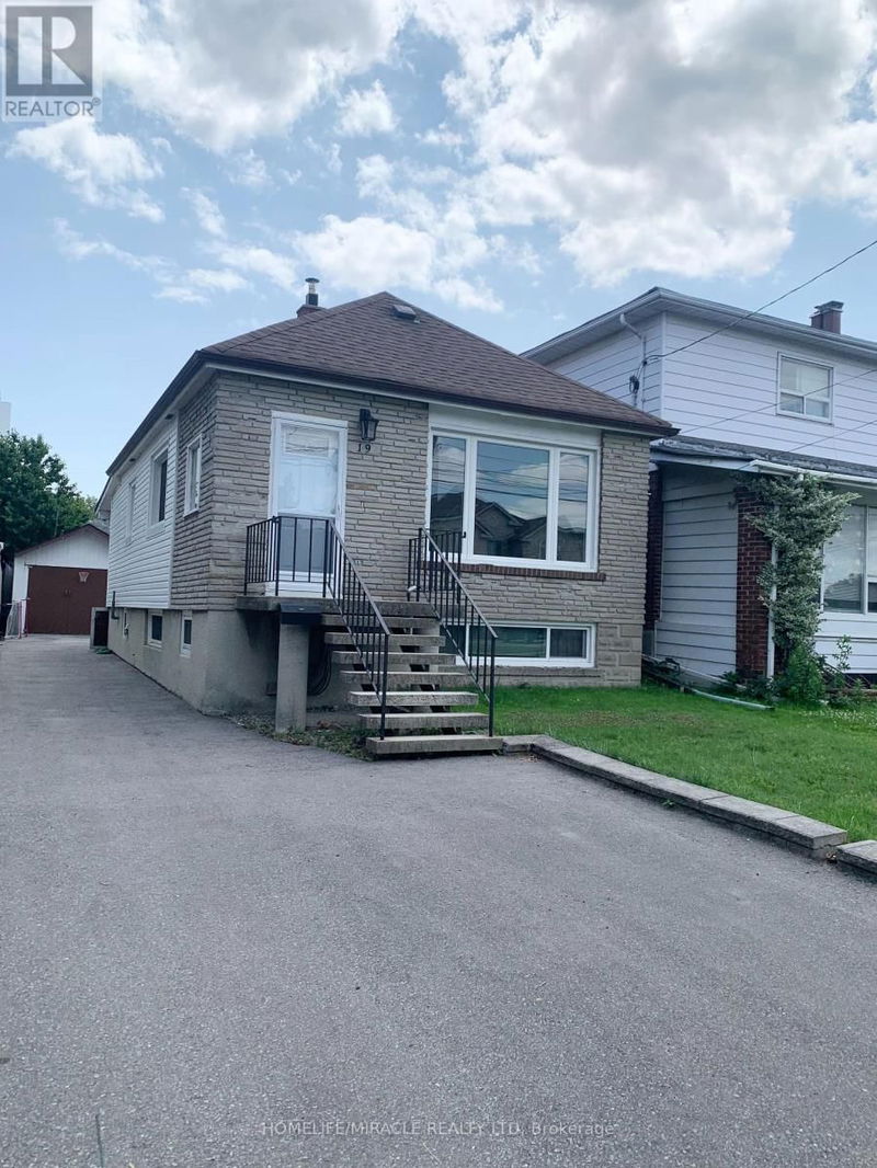 19 Dee Avenue  Toronto (Humberlea-Pelmo Park), M9N1S8 | Image 2