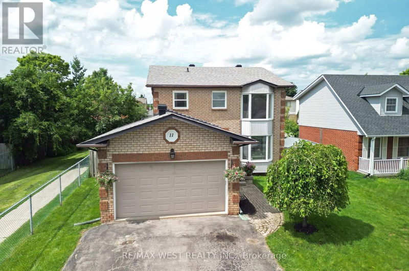 11 Passmore Avenue  Orangeville, L9W4E1 | Image 2