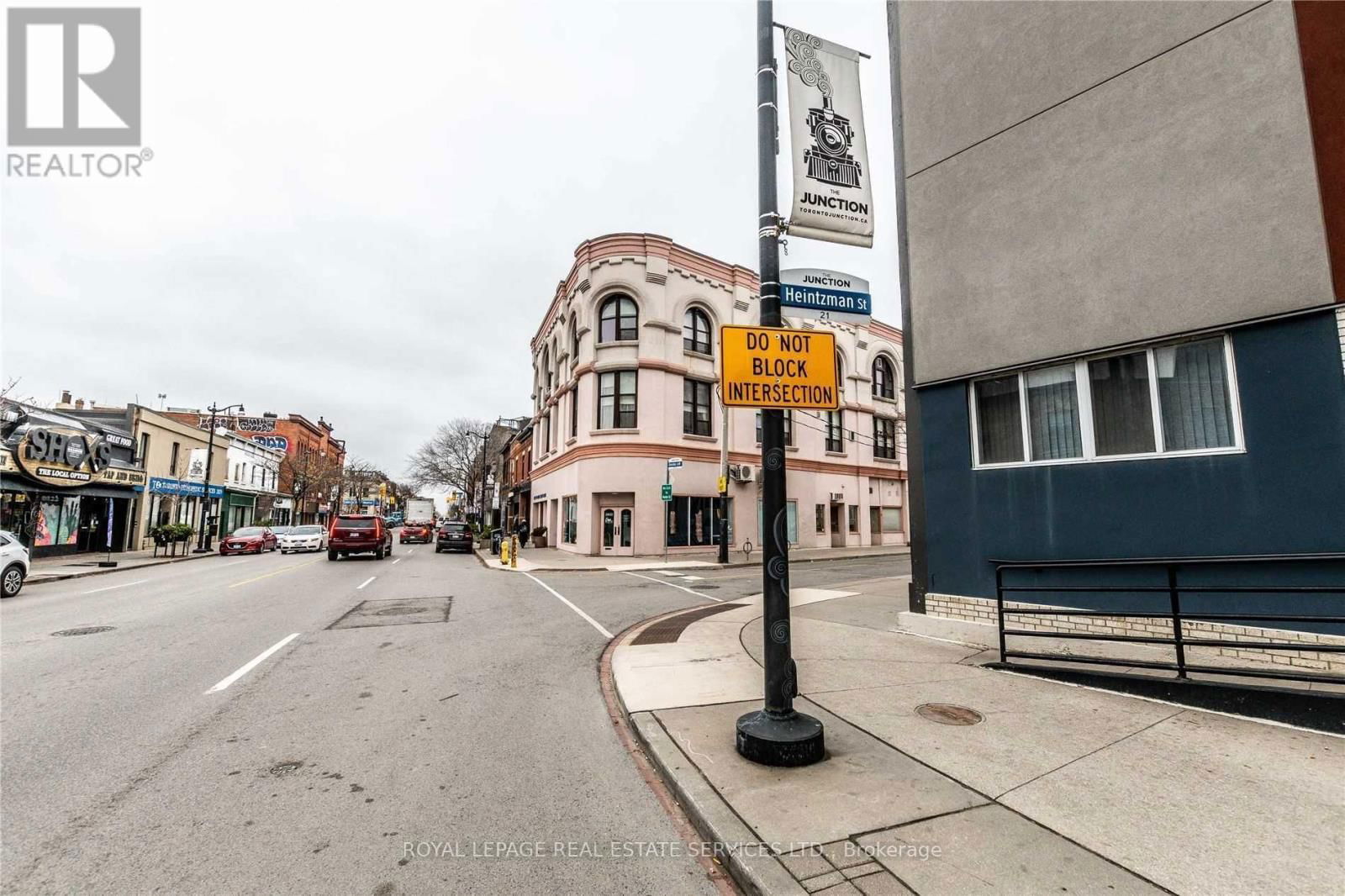 1 - 2802A DUNDAS STREET W Image 15