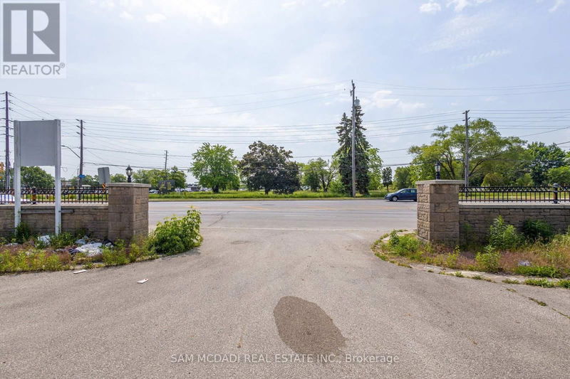 2477 Queensway Drive  Burlington (Brant), L7R3R9 | Image 4