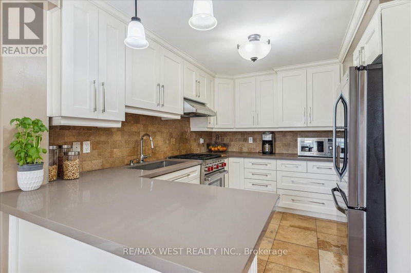 15 Wilmont Court  Brampton (Fletcher's Meadow), L6X4Y9 | Image 3