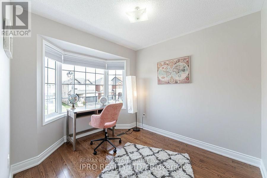 UPPER - 1016 MCCUAIG DRIVE Image 13