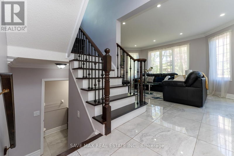 1 Casa Lane  Brampton (Vales of Castlemore), L6P1H7 | Image 15