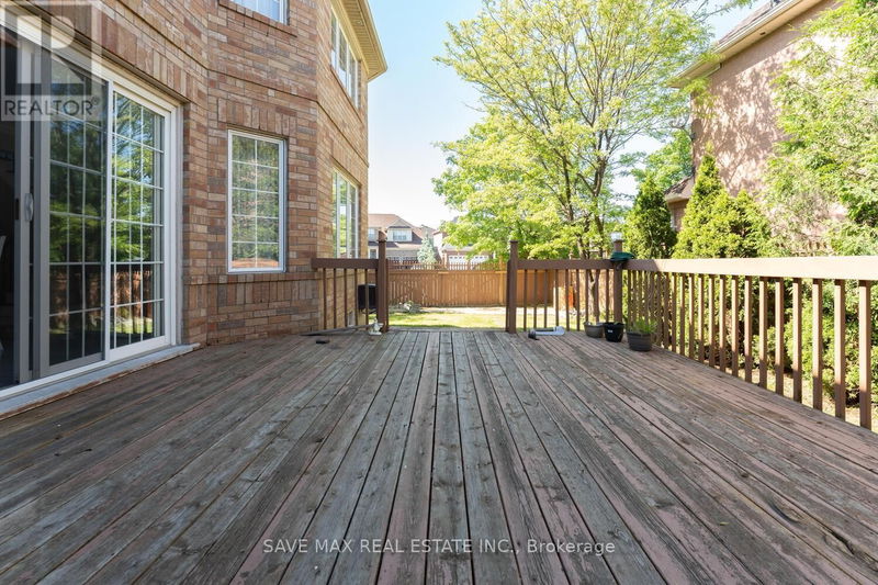 1 Casa Lane  Brampton (Vales of Castlemore), L6P1H7 | Image 35