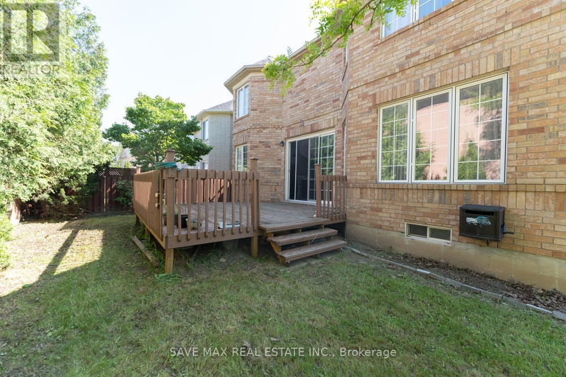 1 Casa Lane  Brampton (Vales of Castlemore), L6P1H7 | Image 37