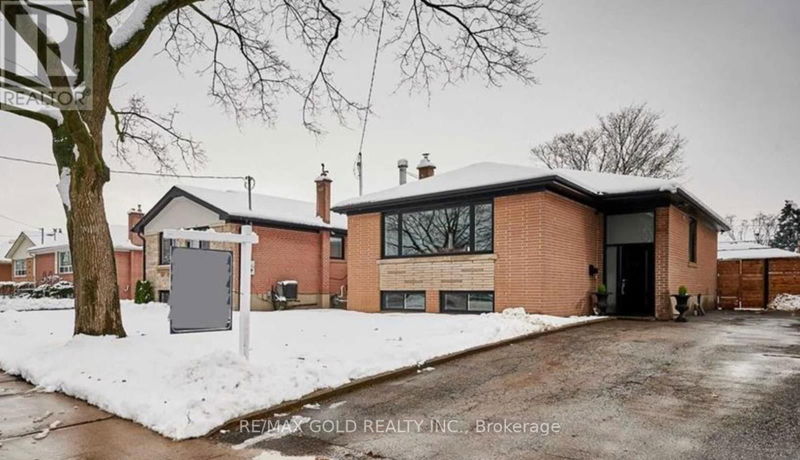 30 Heatherglen Road  Toronto (West Humber-Clairville), M9W4R1 | Image 1