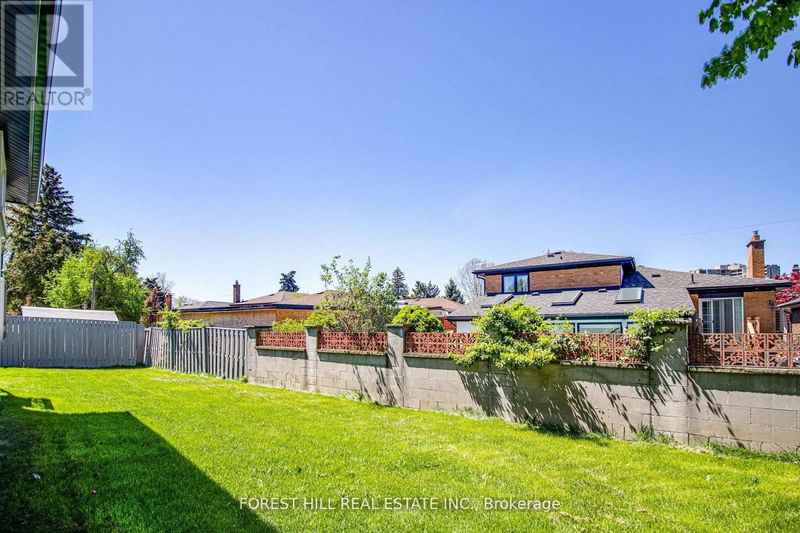 8 Paramount Court  Toronto (Brookhaven-Amesbury), M6M2L4 | Image 22