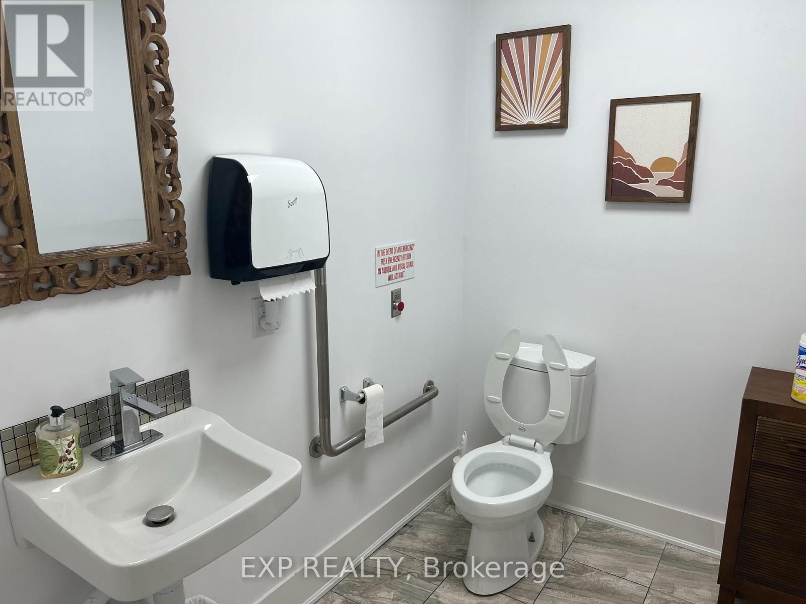 3 - 1185 QUEENSWAY EAST Image 18