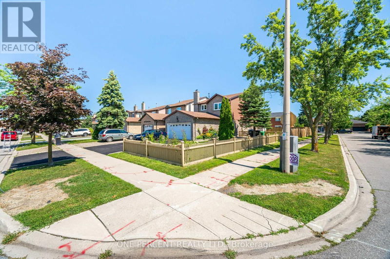 4365 Forest Fire Lane  Mississauga (Rathwood), L4W3P3 | Image 2