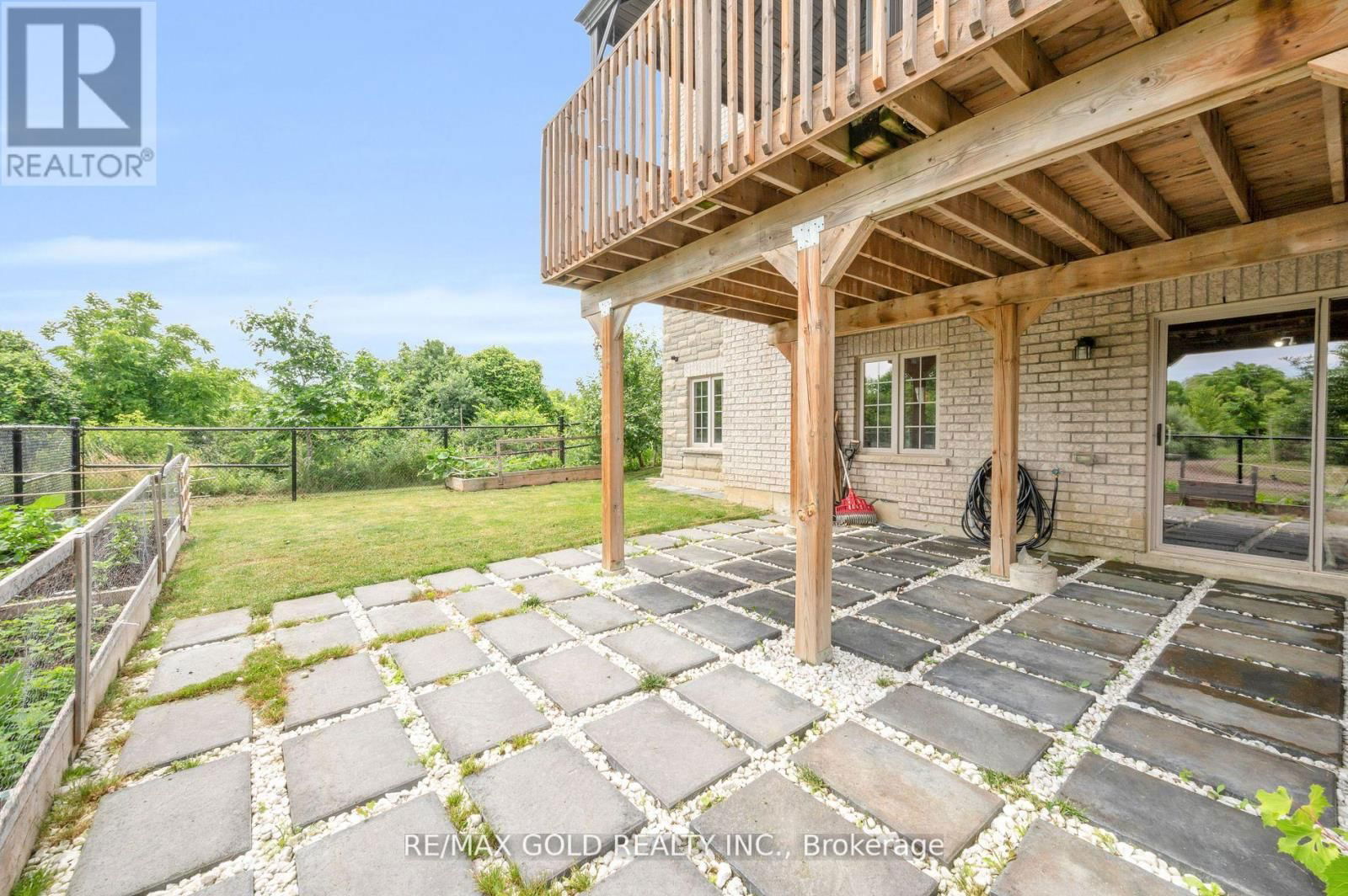 15 RELTON CIRCLE Image 36