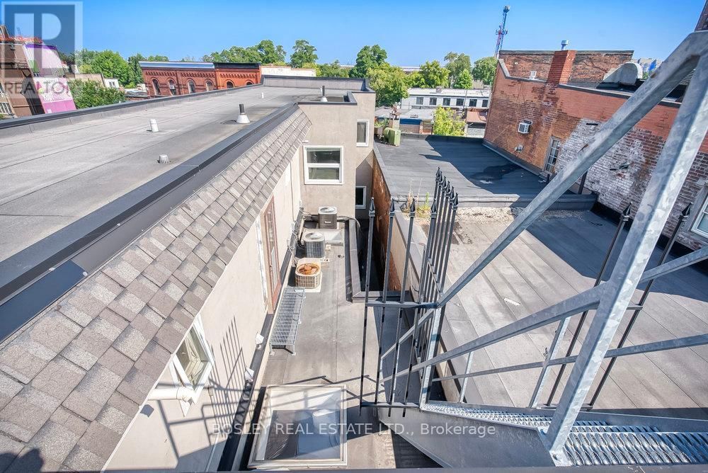 2909 DUNDAS STREET W Image 17