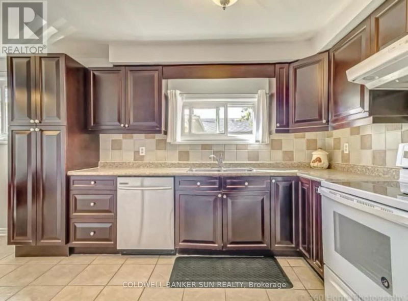 7606 Darcel Avenue  Mississauga (Malton), L4T2Y1 | Image 11