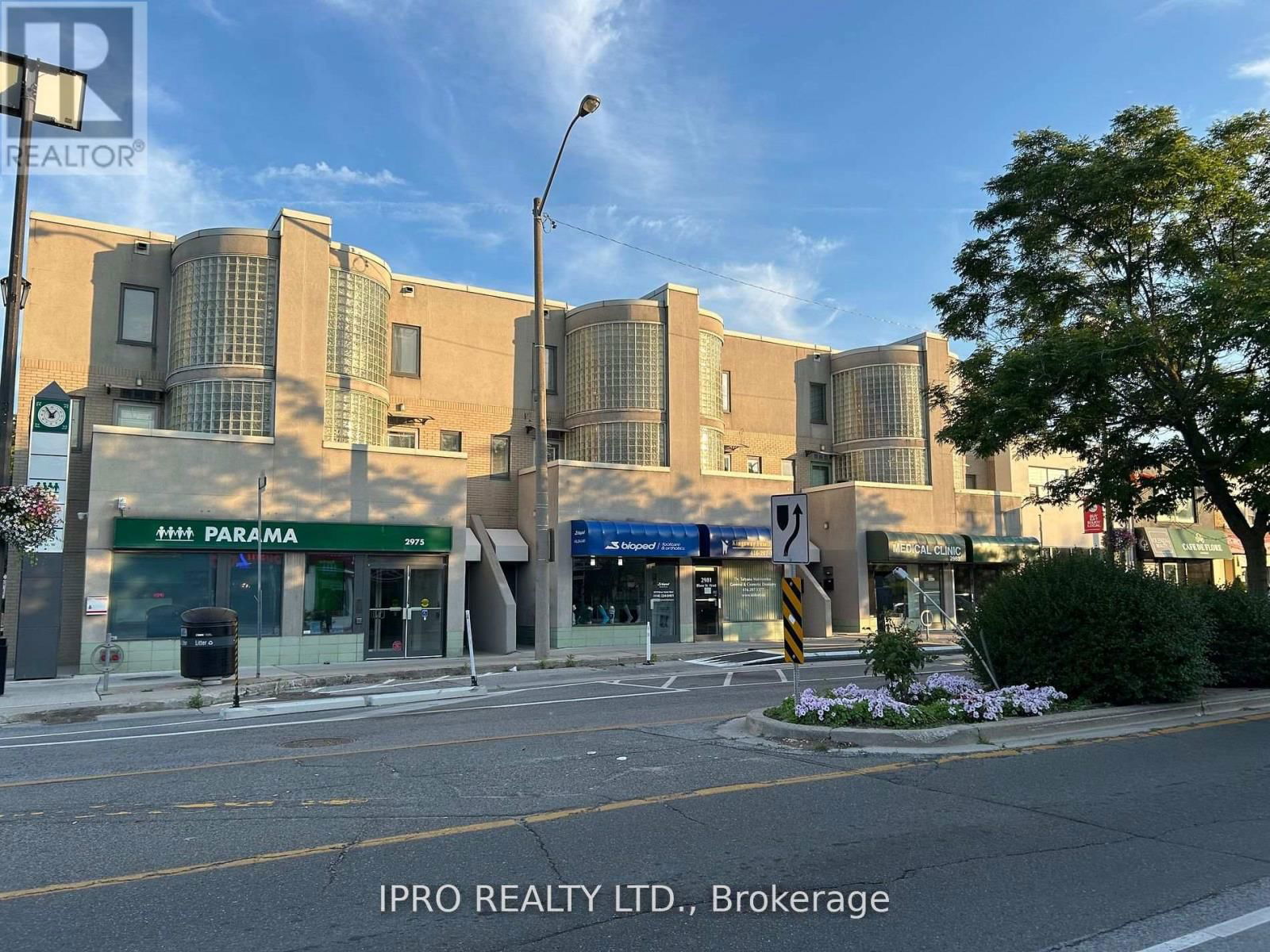 2985 BLOOR STREET W Image 1