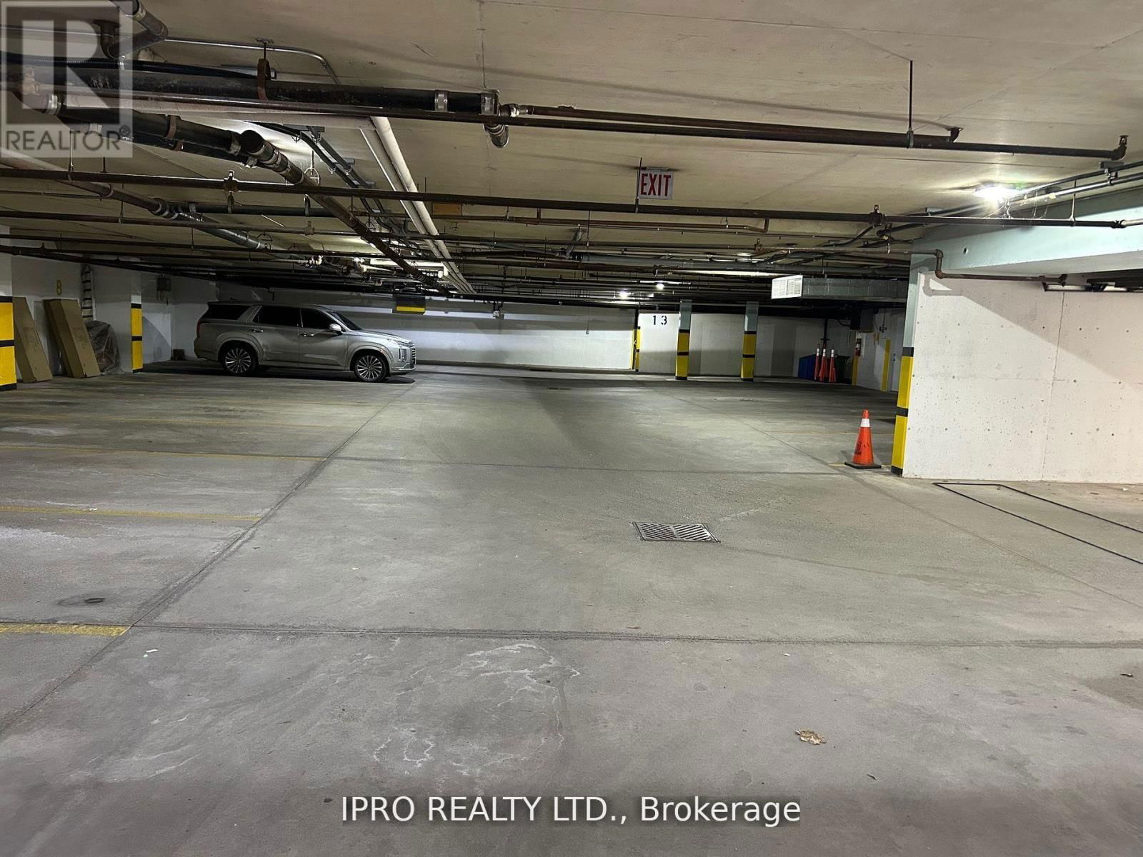 2985 BLOOR STREET W Image 22