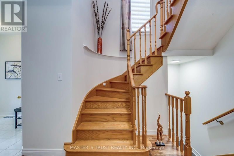 2576 Longridge Crescent  Oakville (River Oaks), L6H6R9 | Image 15