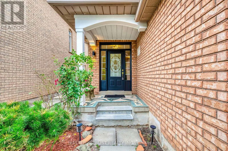 2576 Longridge Crescent  Oakville (River Oaks), L6H6R9 | Image 2