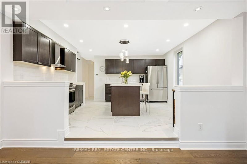 323 Kipling Avenue  Toronto (New Toronto), M8V3K6 | Image 8