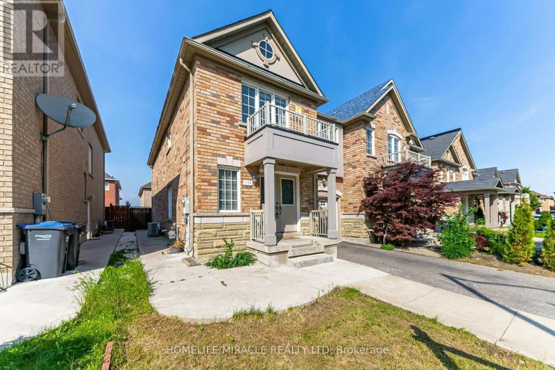 13 Nutwood Way  Brampton (Sandringham-Wellington), L6R0X7 | Image 2