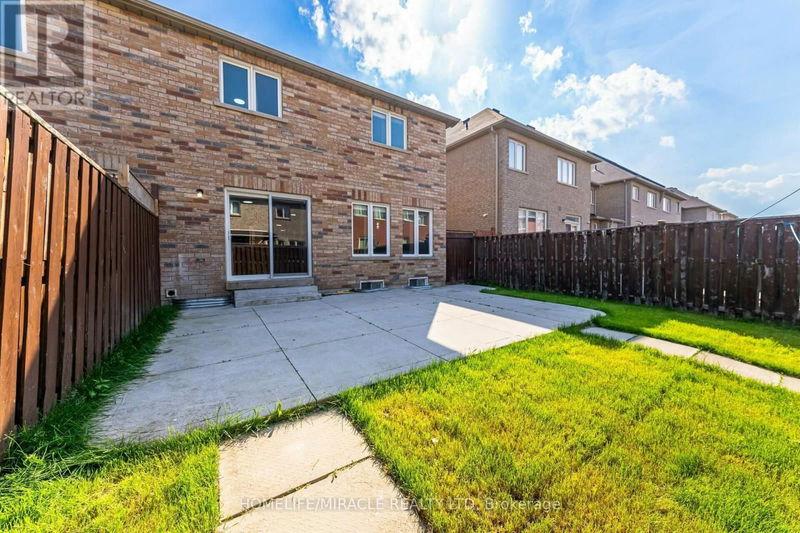 13 Nutwood Way  Brampton (Sandringham-Wellington), L6R0X7 | Image 38