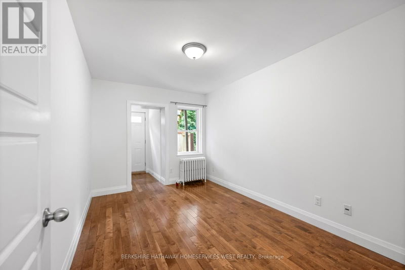 15 Runnymede Road  Toronto (High Park-Swansea), M6S2Y1 | Image 11