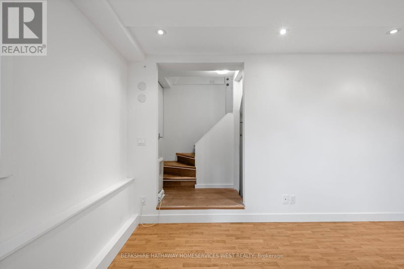 15 Runnymede Road  Toronto (High Park-Swansea), M6S2Y1 | Image 16