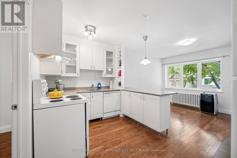 15 Runnymede Road  Toronto (High Park-Swansea), M6S2Y1 | Image 7