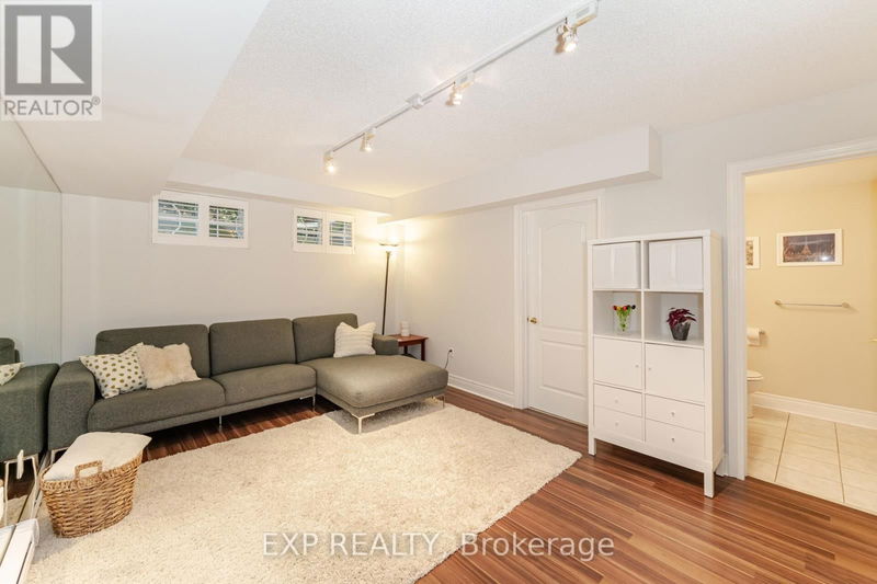  2 - 346 Park Lawn Road  Toronto (Stonegate-Queensway), M8Y3K4 | Image 32