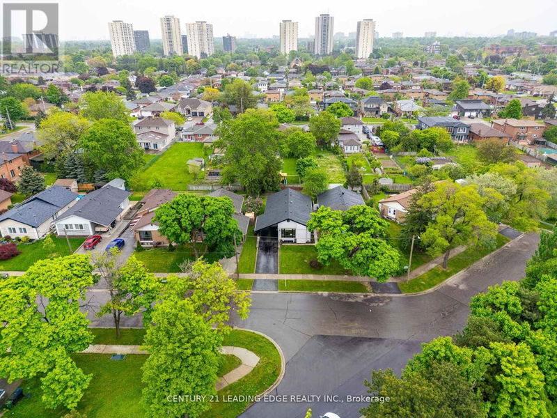 5 WESTHAMPTON Drive  Toronto (Kingsview Village-The Westway), M9R1X7 | Image 35