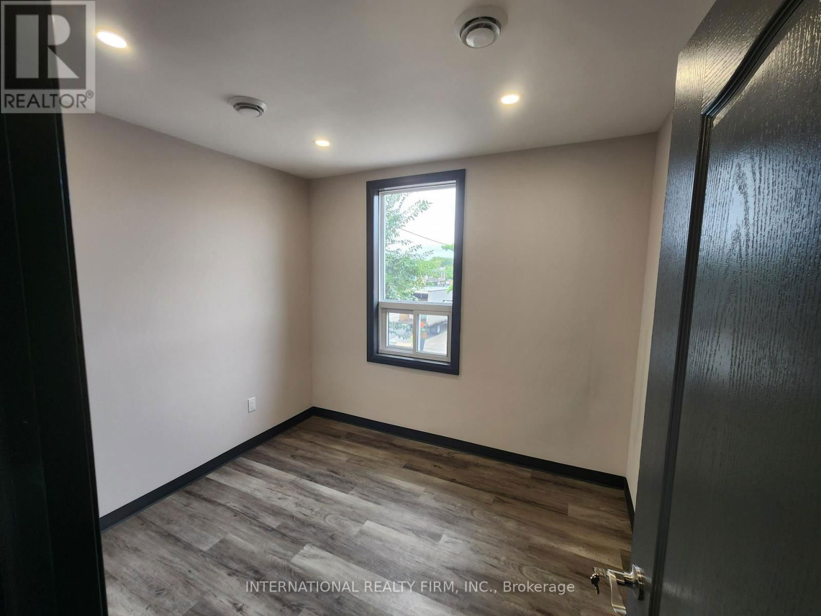 2ND FL - 2898 LAKESHORE BOULEVARD W Image 7